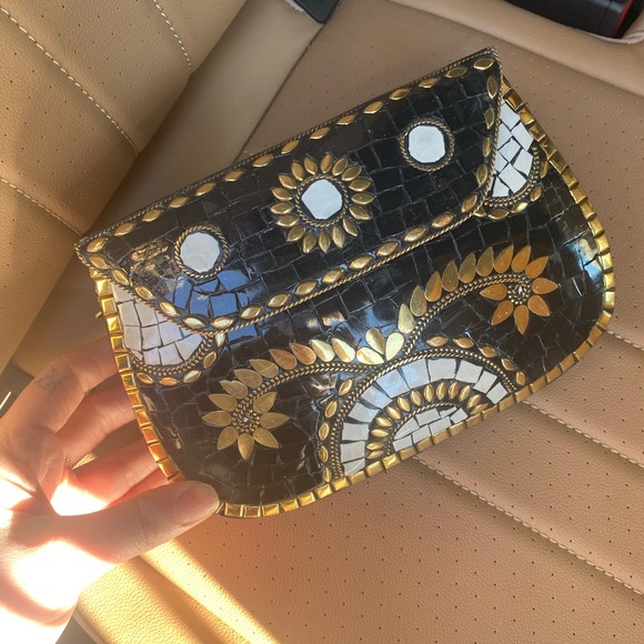 Elegant Black and Gold Clutch - Picture 2 of 6